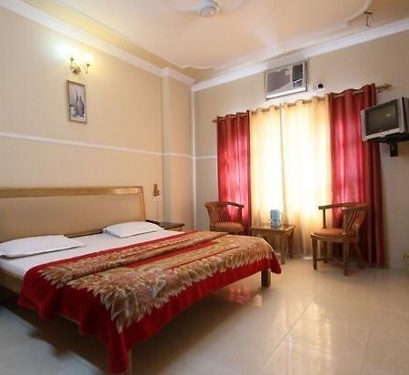 فندق Haridwārفي  فندق كينغ الغرفة الصورة